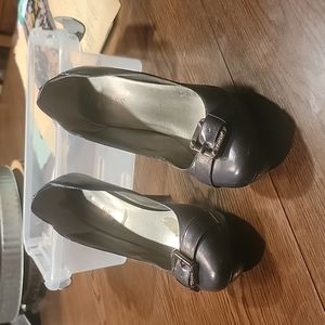 Guess 7.5 navy blue high heel pumps